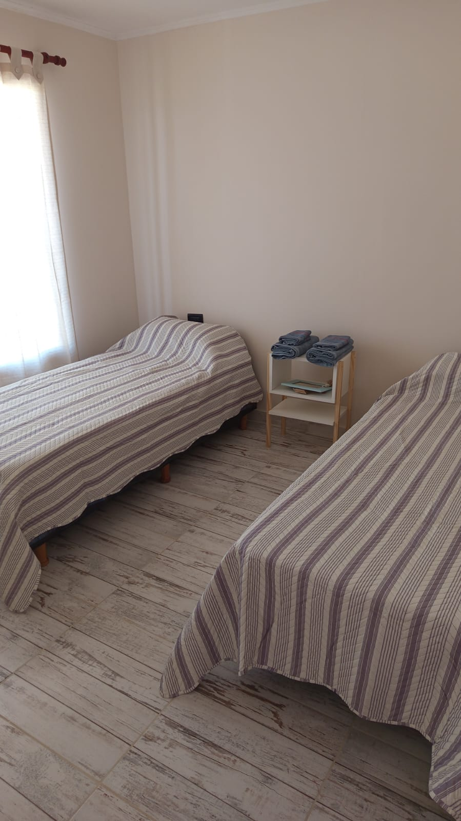 Dormitorio con dos camas